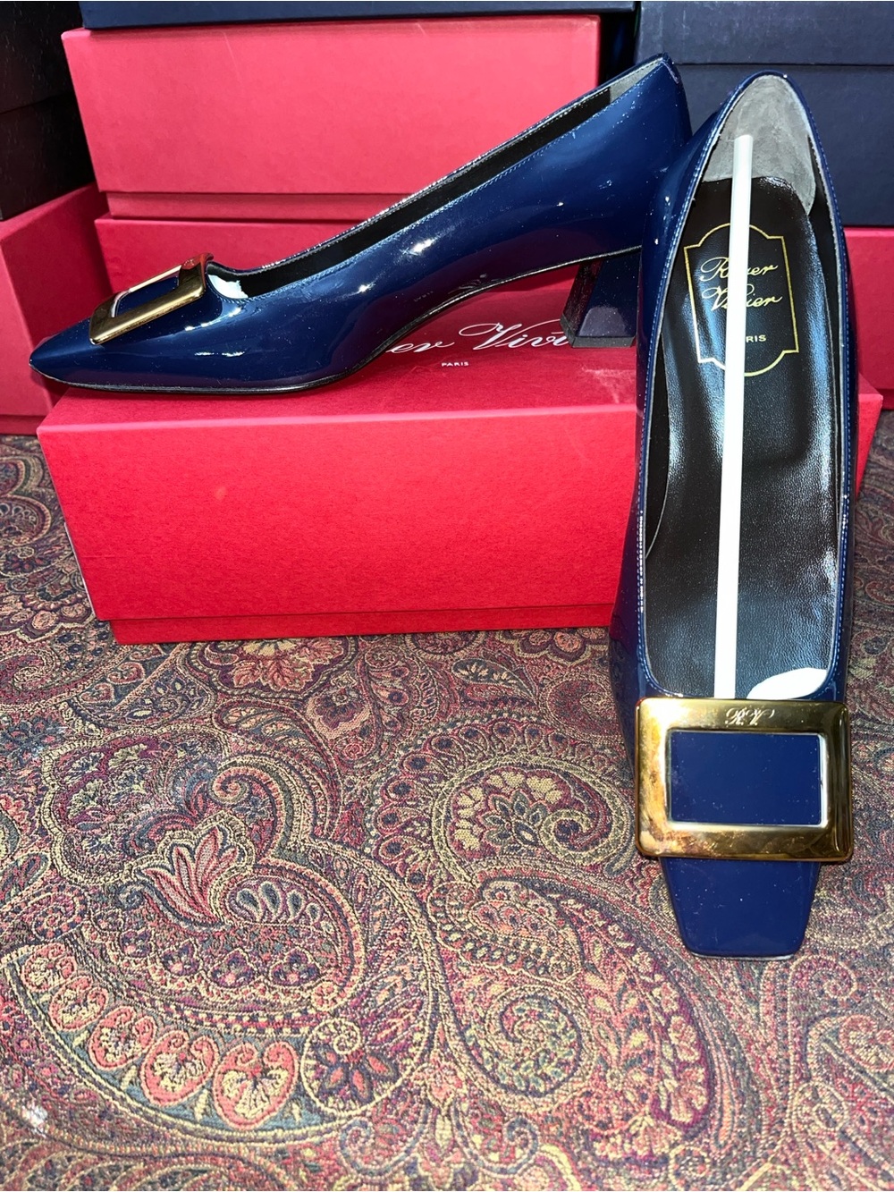Roger Vivier Navy Patent Décolleté Bell Pumps w Gold Buckle - EU 38.5 - NWT - Picture 12 of 14